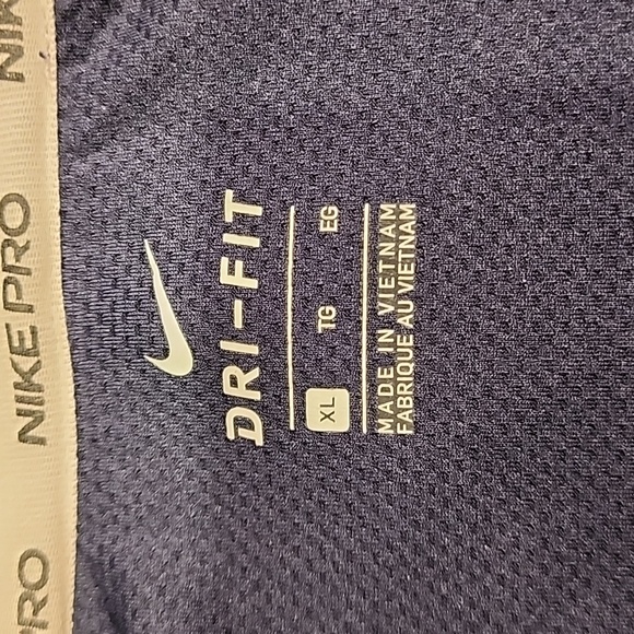 Nike Pro Dri Fit zippered hooded jacket - Picture 8 of 12